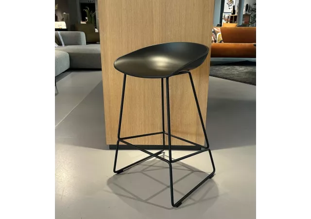About a stool 38 - 65 cm metal base - polyprop black (ral 9005)