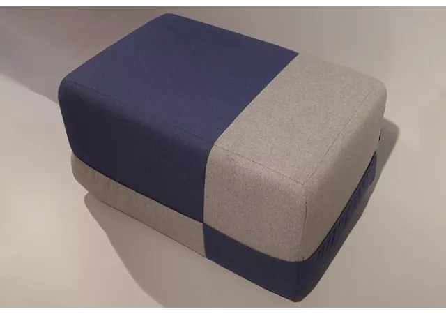 Voetbank stof blauw/grijs (76 cm) toonzaalmodel